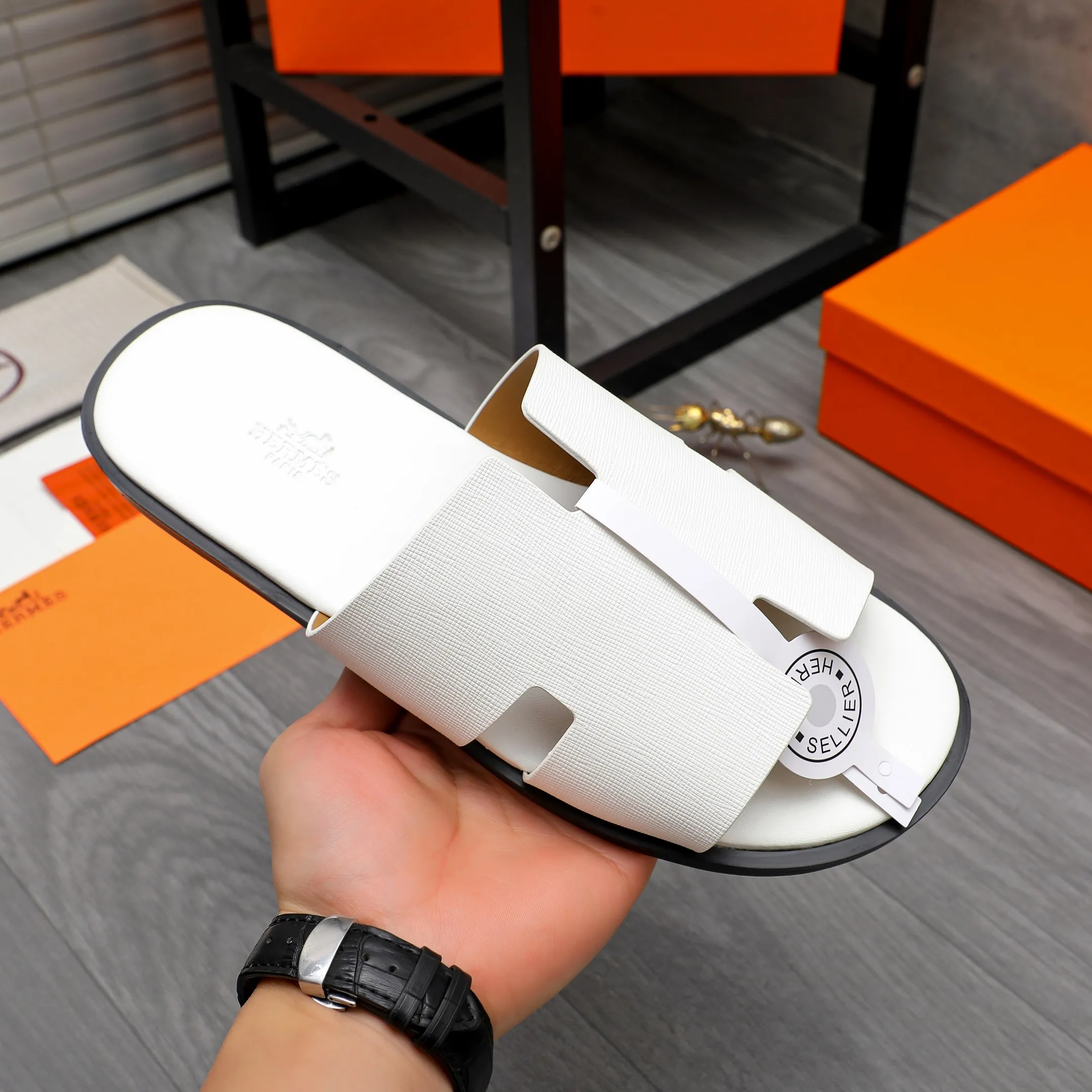 Men's shoes 💰280 Product trademark: Hermes "Hermes" slippers Regular size: 38-46 Product material: vertical grain cowhide upper, microfiber lining, original outsole